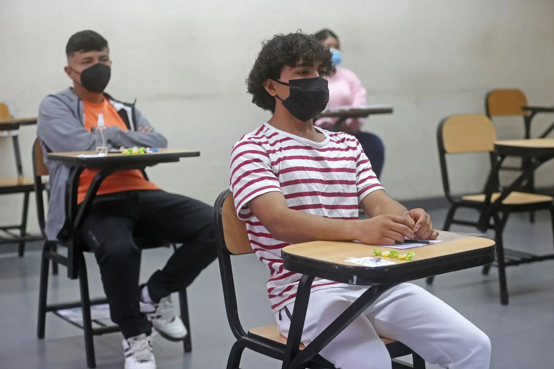 Más de 11,000 postulantes de las áreas académicas de Ingeniería y de Humanidades y Ciencias Jurídicas y Sociales de la UNMSM rinden el examen de admisión presencial donde buscan obtener una vacante de ingreso a la Decana de América.
Foto: ANDINA/Vidal Tarqui
