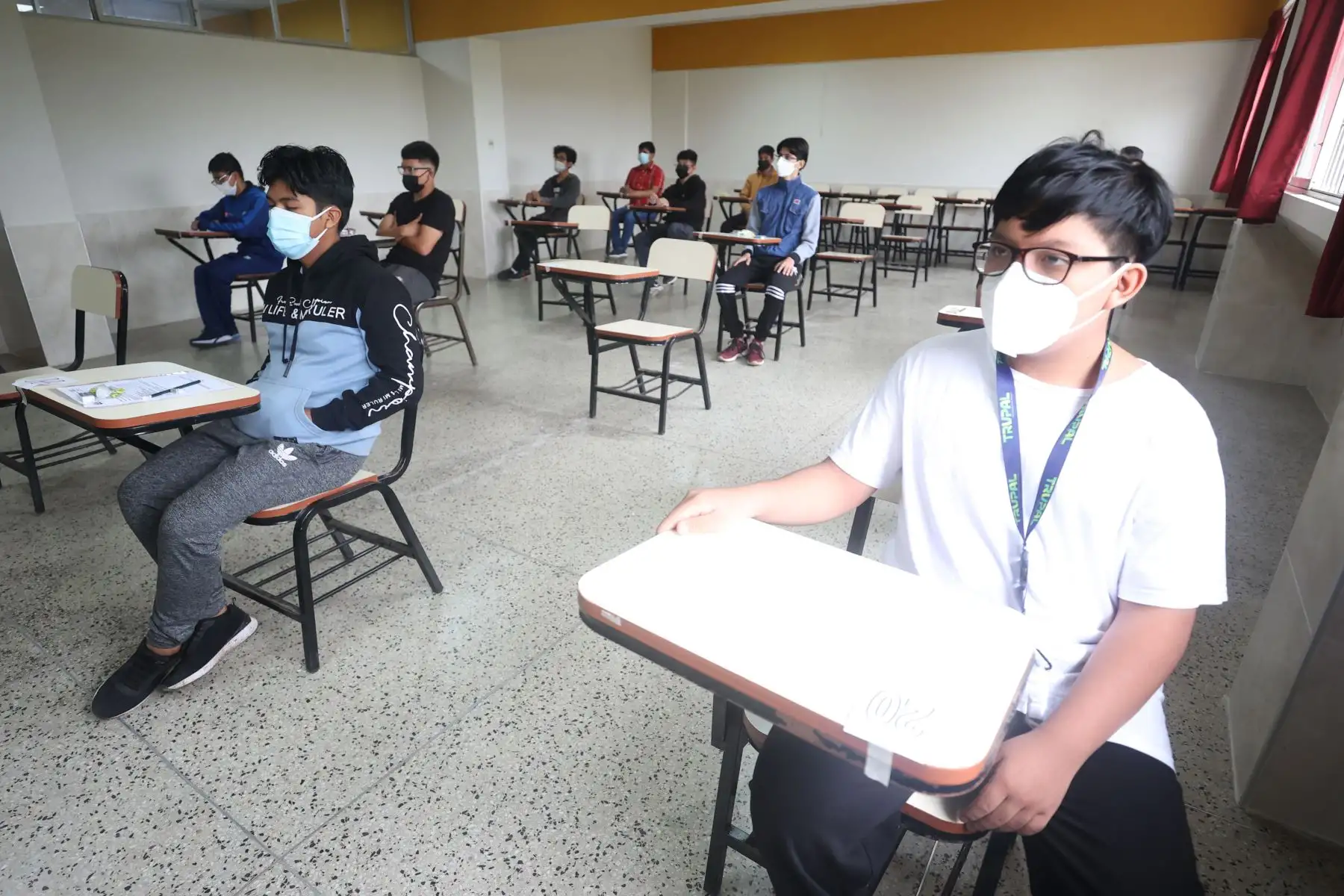 Más de 11,000 postulantes de las áreas académicas de Ingeniería y de Humanidades y Ciencias Jurídicas y Sociales de la UNMSM rinden el examen de admisión presencial donde buscan obtener una vacante de ingreso a la Decana de América.
Foto: ANDINA/Vidal Tarqui