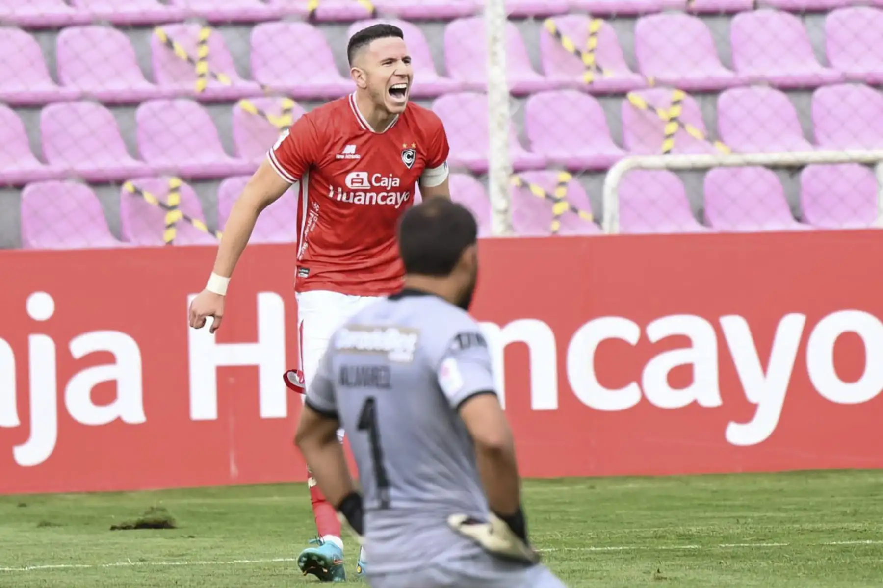 Con goles de Kevin Sandoval y Adrián Ugarriza, Cienciano supera 2-0 a Sport Boys tras los primeros 45