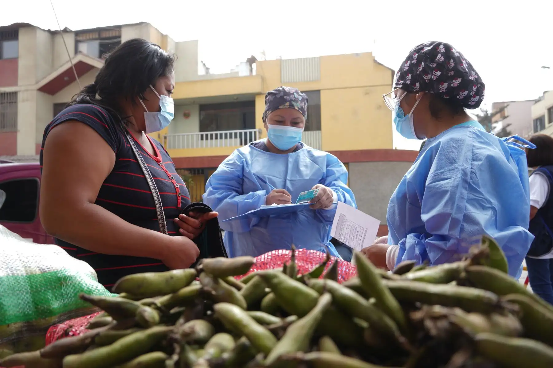 Brigadas de la Diris Lima Norte realizaron un barrido de vacunación contra la covid-19 en Villa del Norte, Los Olivos. Foto: Minsa
