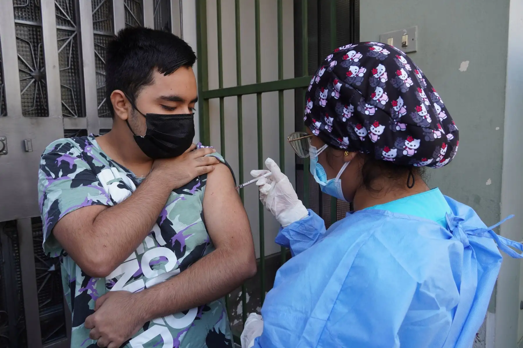 Brigadas de la Diris Lima Norte realizaron un barrido de vacunación contra la covid-19 en Villa del Norte, Los Olivos. Foto: Minsa