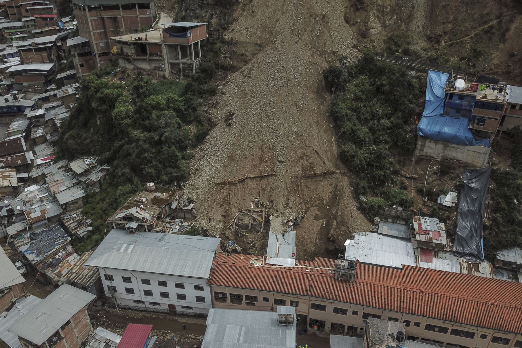 Existe peligro por un nuevo deslizamiento que podría registrarse en el mismo centro poblado Retamas, advirtió el Gore La Libertad. ANDINA/Andrés Valle