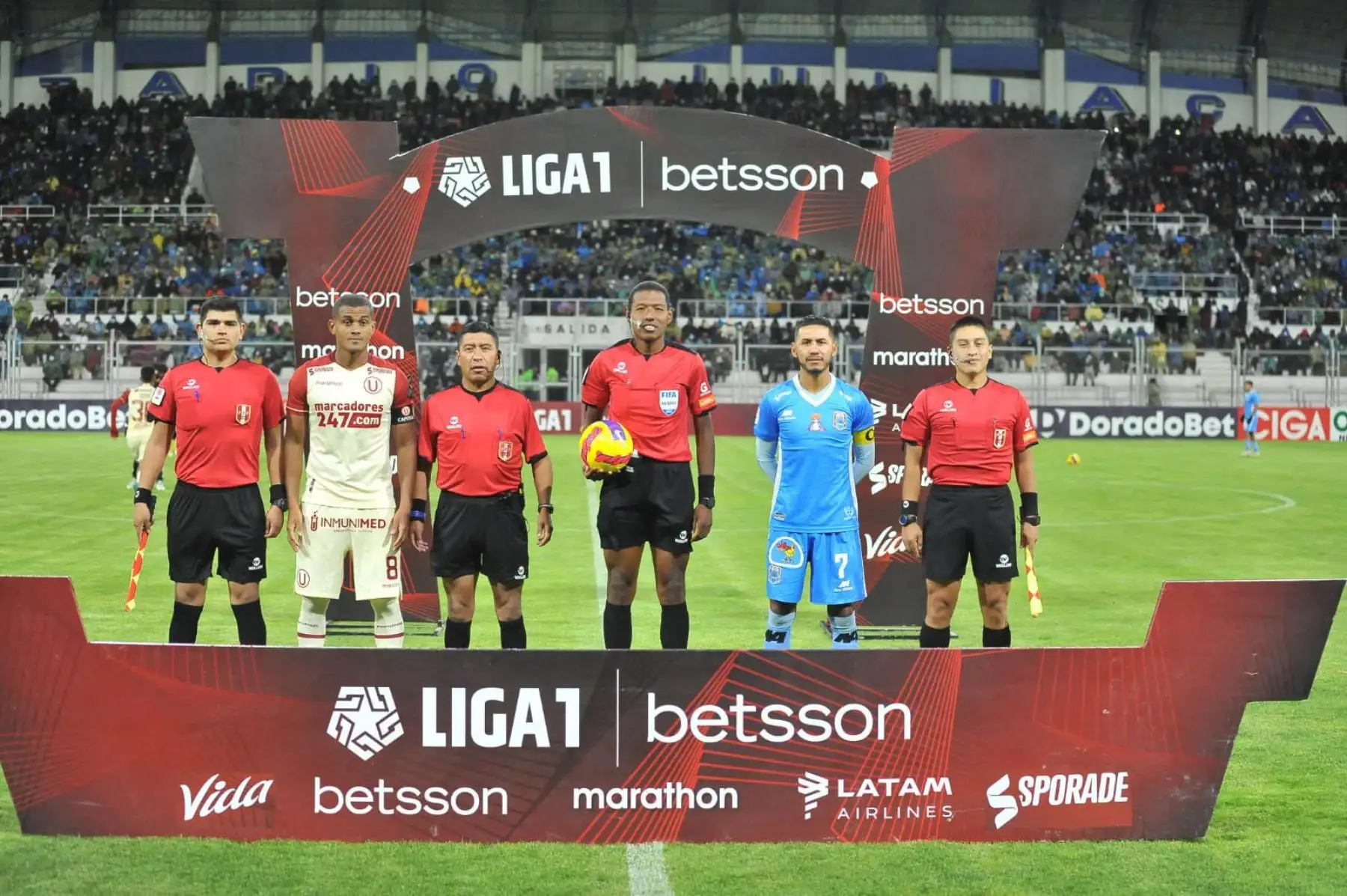 Universitario de Deportes perdió 1-0 ante Binacional en Juliaca por la fecha 7 de la Liga 1. Nelinho Quina hizo un autogol en el primer tiempo. Foto: FPF