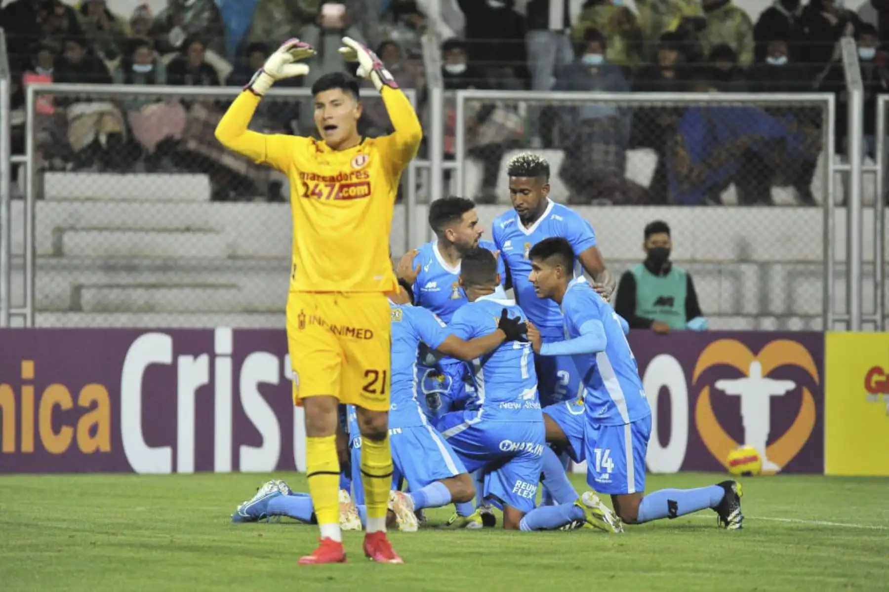 Universitario de Deportes perdió 1-0 ante Binacional en Juliaca por la fecha 7 de la Liga 1. Nelinho Quina hizo un autogol en el primer tiempo. Foto: FPF