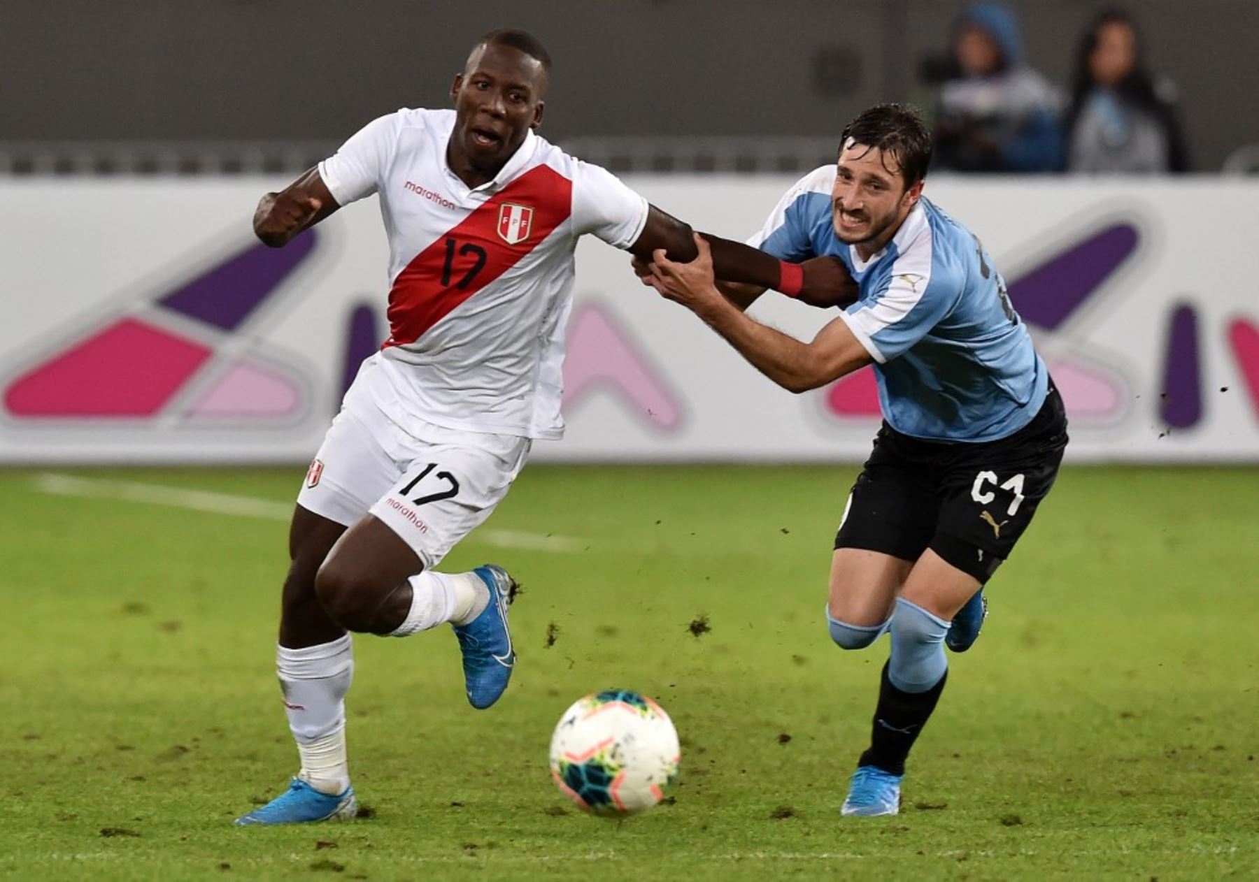 Luis Advíncula es una pieza clave en la selección peruana que dirige Ricardo Gareca