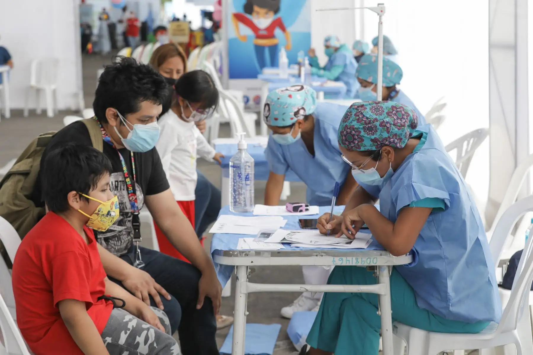 La campaña nacional de vacunación se inició el 9 de febrero del 2021, y hasta el 28 de abril del 2022 se han aplicado 71 millones 803,656 dosis contra el covid-19, de biológicos que provienen de cuatro laboratorios. Foto: ANDINA/difusión.
