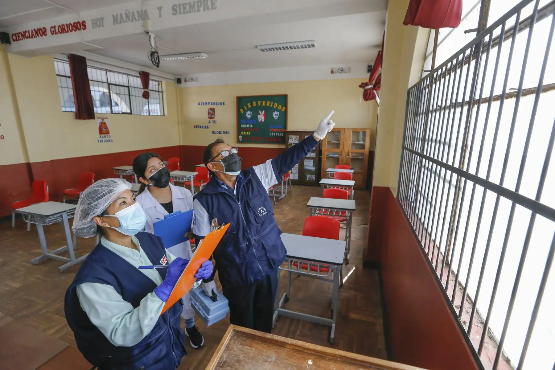 La Institución Educativa Ciencias de la ciudad imperial del Cusco dio inicio al año escolar 2022. 1550 alumnos del nivel primario y secundario regresaron a las clases presenciales. Ministerio de Salud (Minsa) supervisó y garantizó el uso correcto de los protocolos de bioseguridad contra la covid 19 en dicha institución. Foto: Minsa