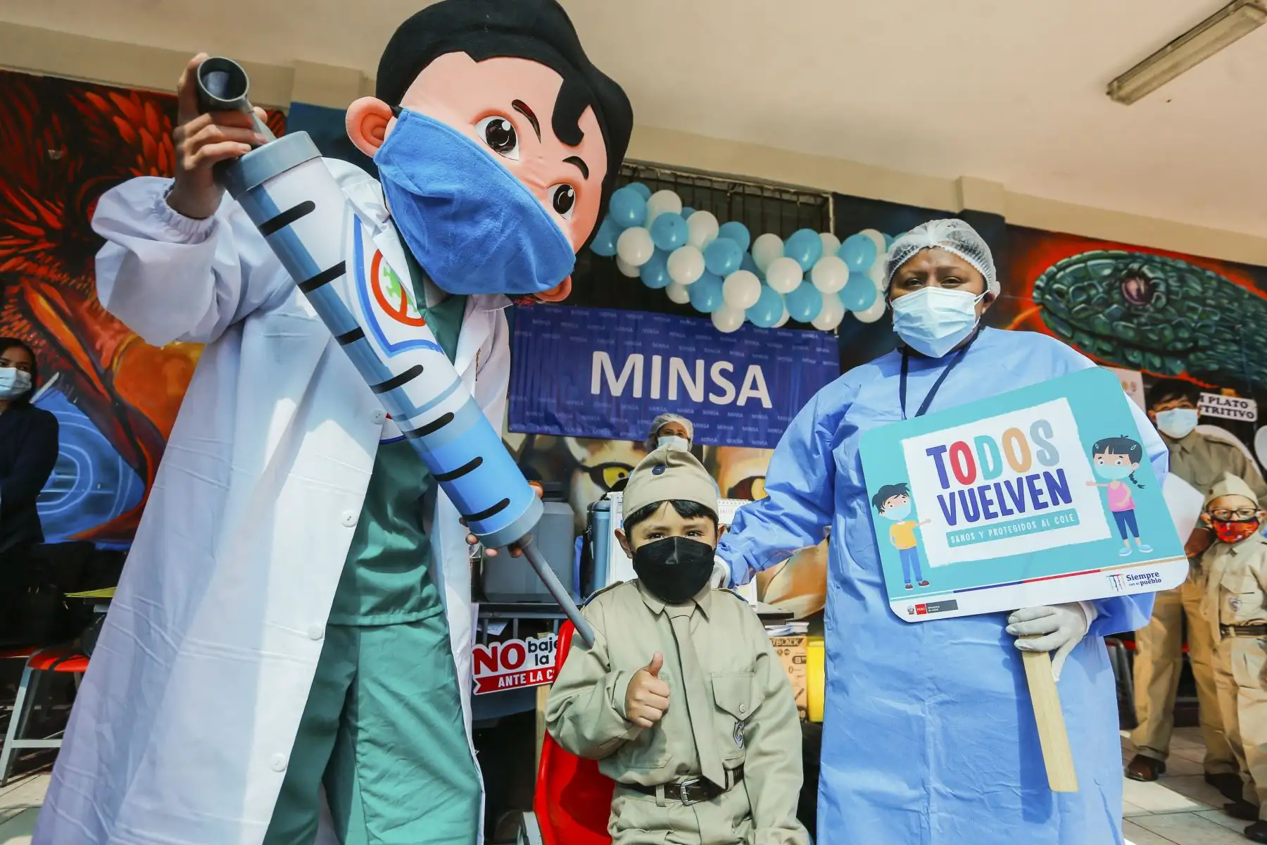 La Institución Educativa Ciencias de la ciudad imperial del Cusco dio inicio al año escolar 2022. 1550 alumnos del nivel primario y secundario regresaron a las clases presenciales. Ministerio de Salud (Minsa) supervisó y garantizó el uso correcto de los protocolos de bioseguridad contra la covid 19 en dicha institución. Foto: Minsa