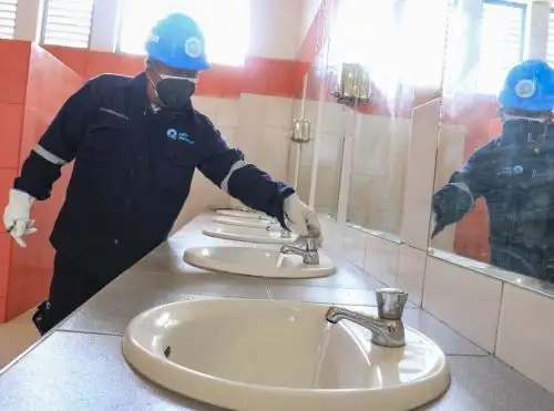 El Ministerio de Vivienda puso en marcha un programa para reparar las instalaciones sanitarias en colegios emblemáticos de 11 regiones. Foto: ANDINA/difusión.