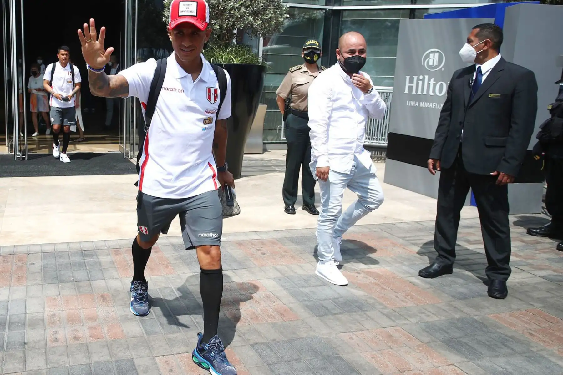Integrantes de la Selección Peruana se dirigen  hacia el Aeropuerto Internacional Jorge Chávez, con rumbo a Uruguay por la jornada 17 de las eliminatorias  Mundial Catar 2022.
Foto: Selección Peruana