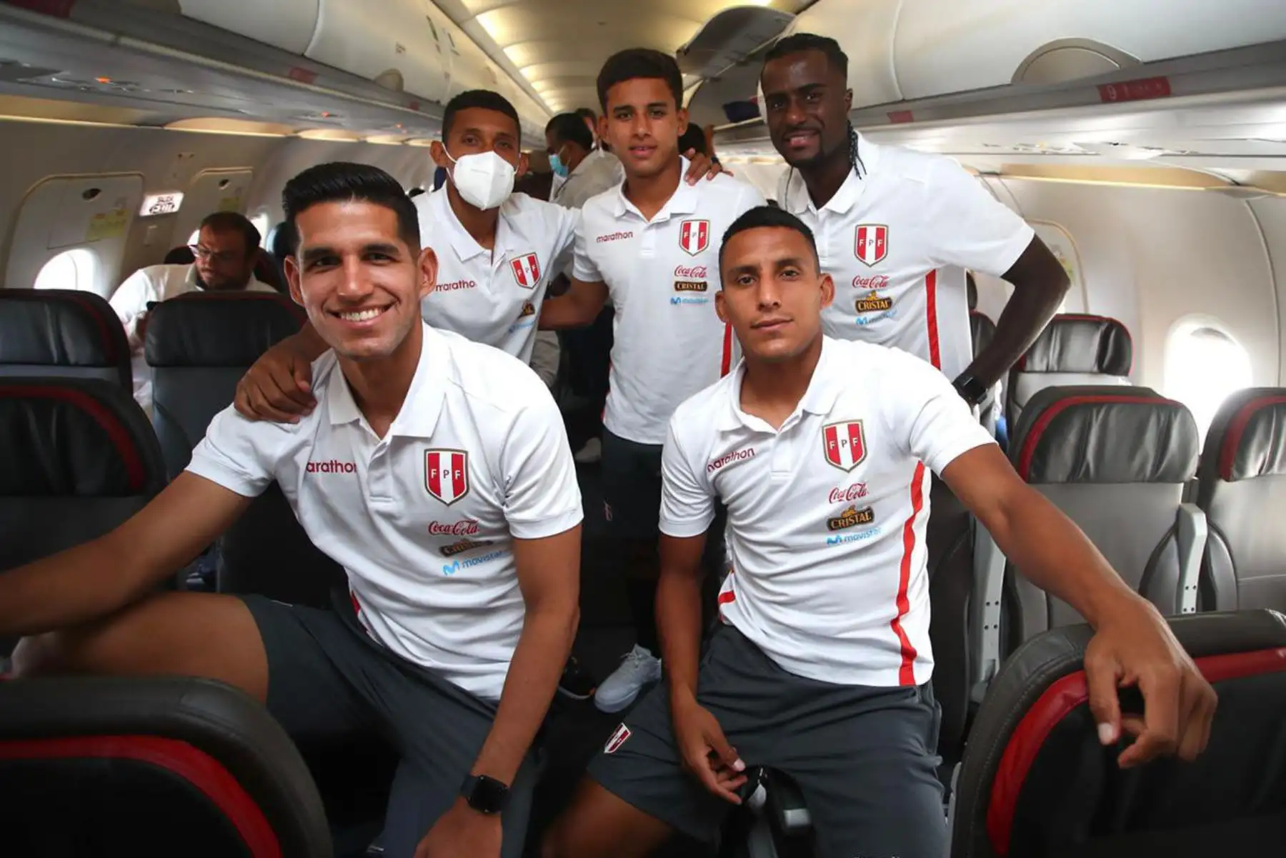 Integrantes de la Selección Peruana  rumbo a Uruguay por la jornada 17 de las eliminatorias  Mundial Catar 2022.
Foto: Selección Peruana