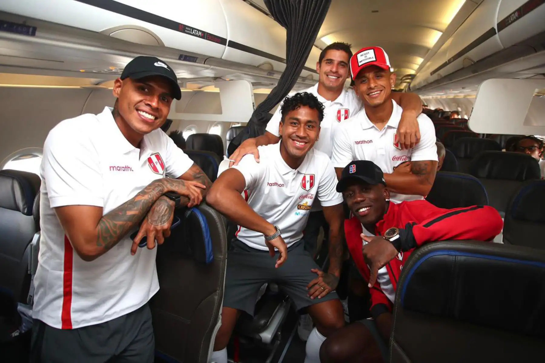 Integrantes de la Selección Peruana  rumbo a Uruguay por la jornada 17 de las eliminatorias  Mundial Catar 2022.
Foto: Selección Peruana