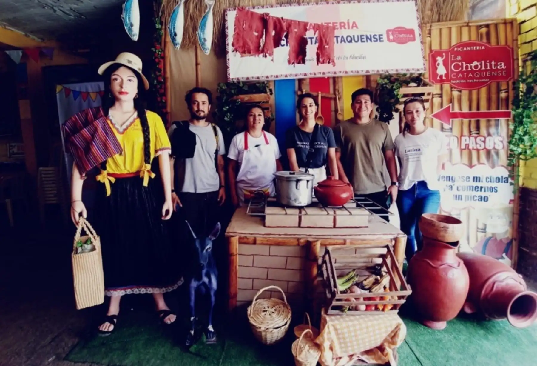 La gastronomía piurana estará próximamente en los ojos del mundo gracias a un documental que prepara el prestigioso medio de comunicación internacional National Geographic tras enviar recientemente un equipo periodístico para recorrer la “Ruta de las picanterías” y conocer in situ los secretos culinarios y los insumos que dan vida a potajes emblemáticos de la región del eterno verano.