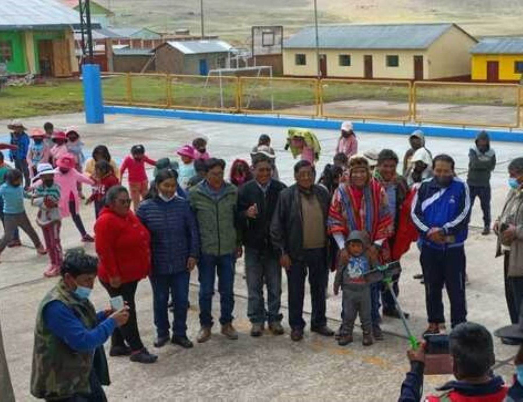 Los pobladores de la comunidad de Ninantaya Ticana, ubicada en la provincia de Moho, en Puno, acceden desde hoy al servicio de internet y telefonía celular que fue instalada gracias a estrategia canon por cobertura. ANDINA/Difusión
