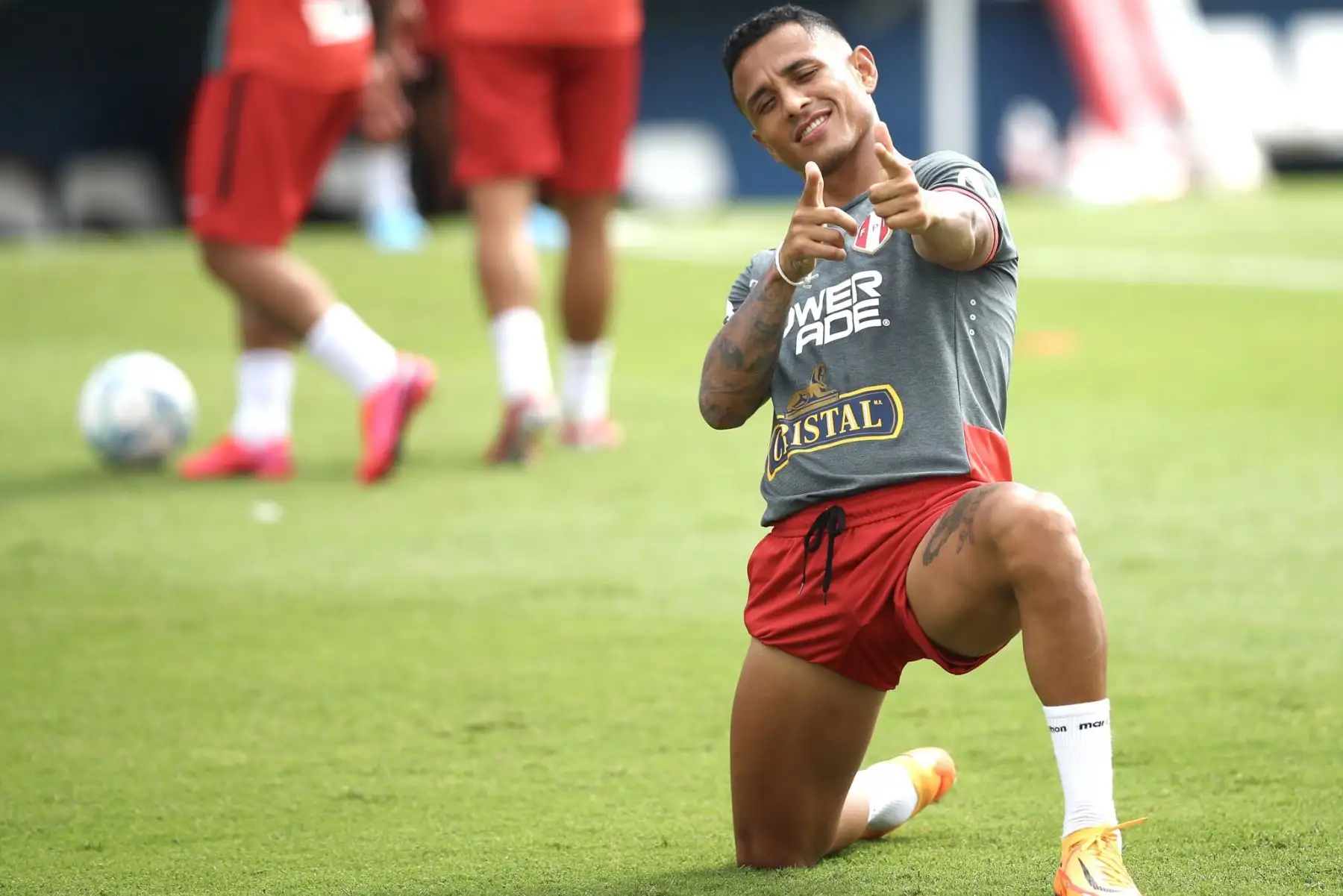 La selección peruana realiza su última sesión de entrenamiento previo al partido con Uruguay, en el Estadio Gran Parque Central.Yoshimar Yotún. Foto: ANDINA/FPF