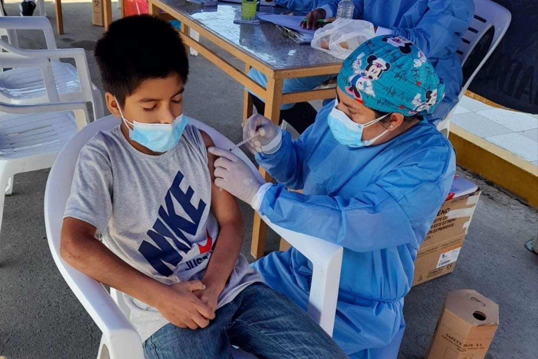 El objetivo de la estrategia es cerrar las brechas de vacunación, sobre todo, en los niños que ya iniciaron su año escolar. Foto: ANDINA/Difusión