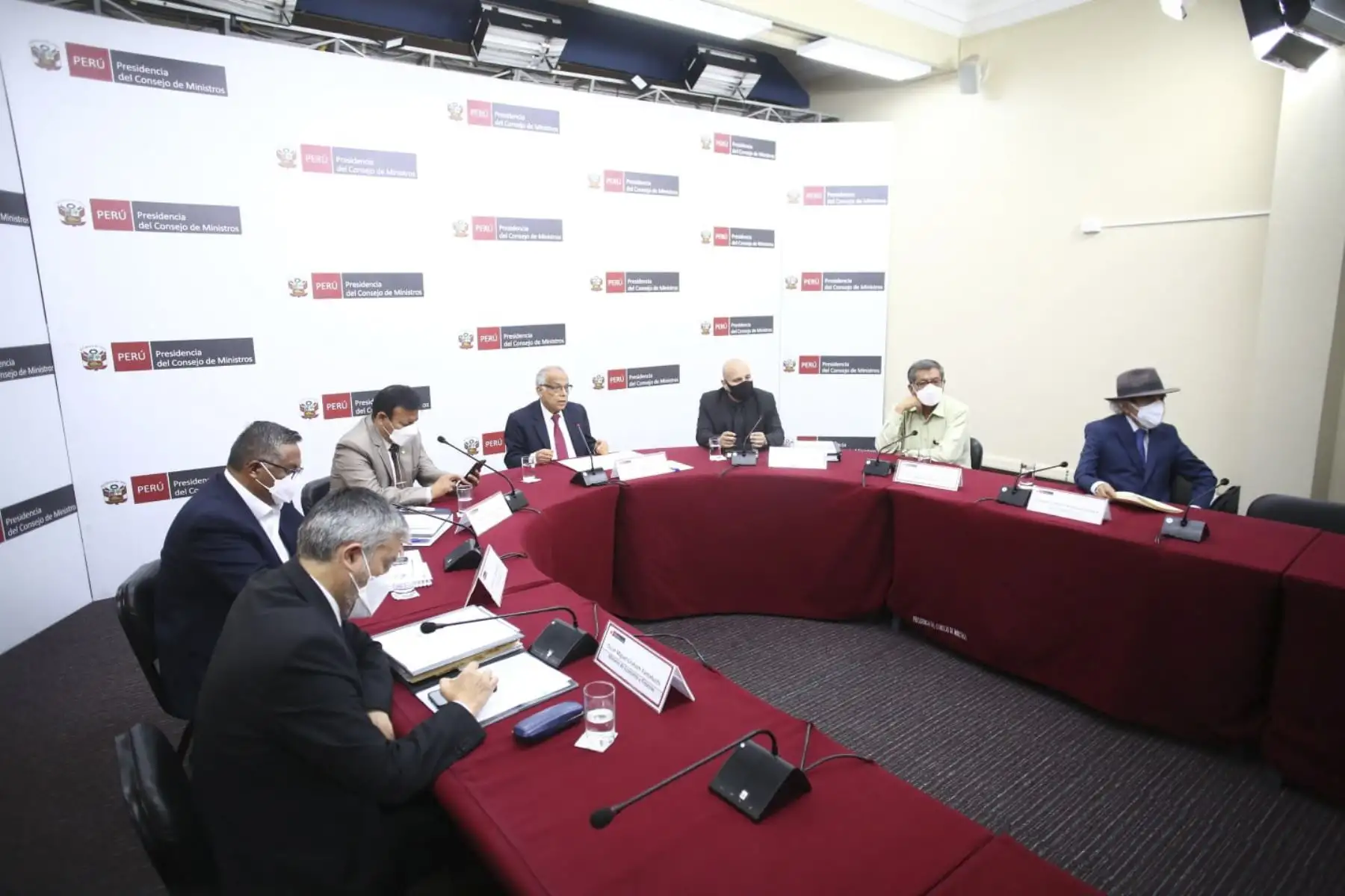 El premier Aníbal Torres, junto a ministros de Estado, brindó una conferencia de prensa tras la sesión Consejo de Ministros. Fotos: PCM