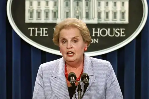 Nacida el 15 de mayo de 1937 en Praga, Madeleine Albright es una refugiada que huyó del nazismo, refugiándose en Londres en 1939 con su familia judía. Foto: AFP