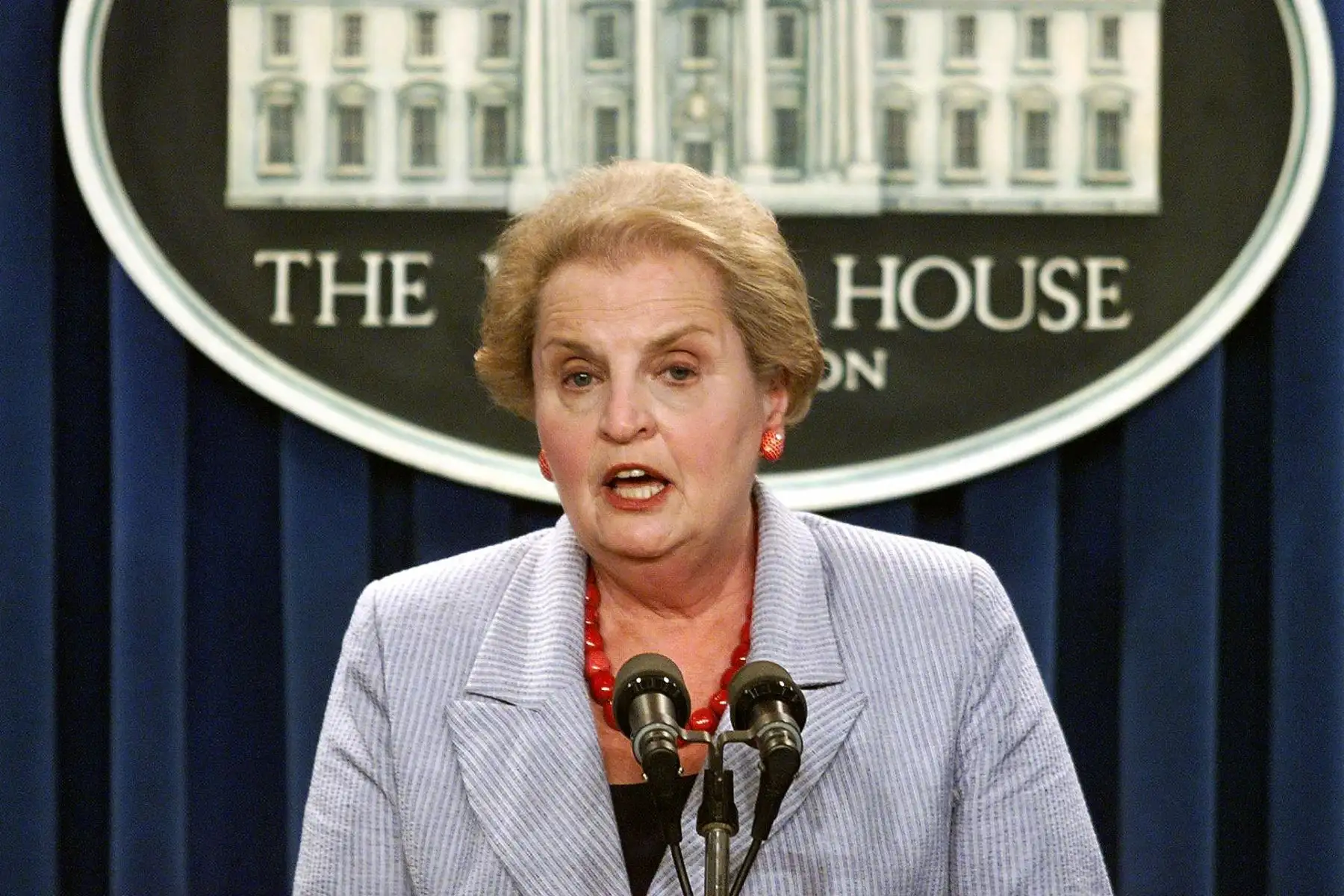 Nacida el 15 de mayo de 1937 en Praga, Madeleine Albright es una refugiada que huyó del nazismo, refugiándose en Londres en 1939 con su familia judía. Foto: AFP