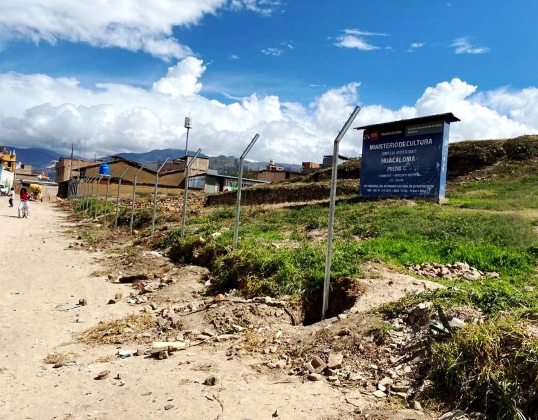 Autoridades de Cajamarca instalan cerco metálico para proteger el monumento arqueológico Huacaloma que es afectado por inescrupulosos que invaden esa zona. ANDINA/Difusión