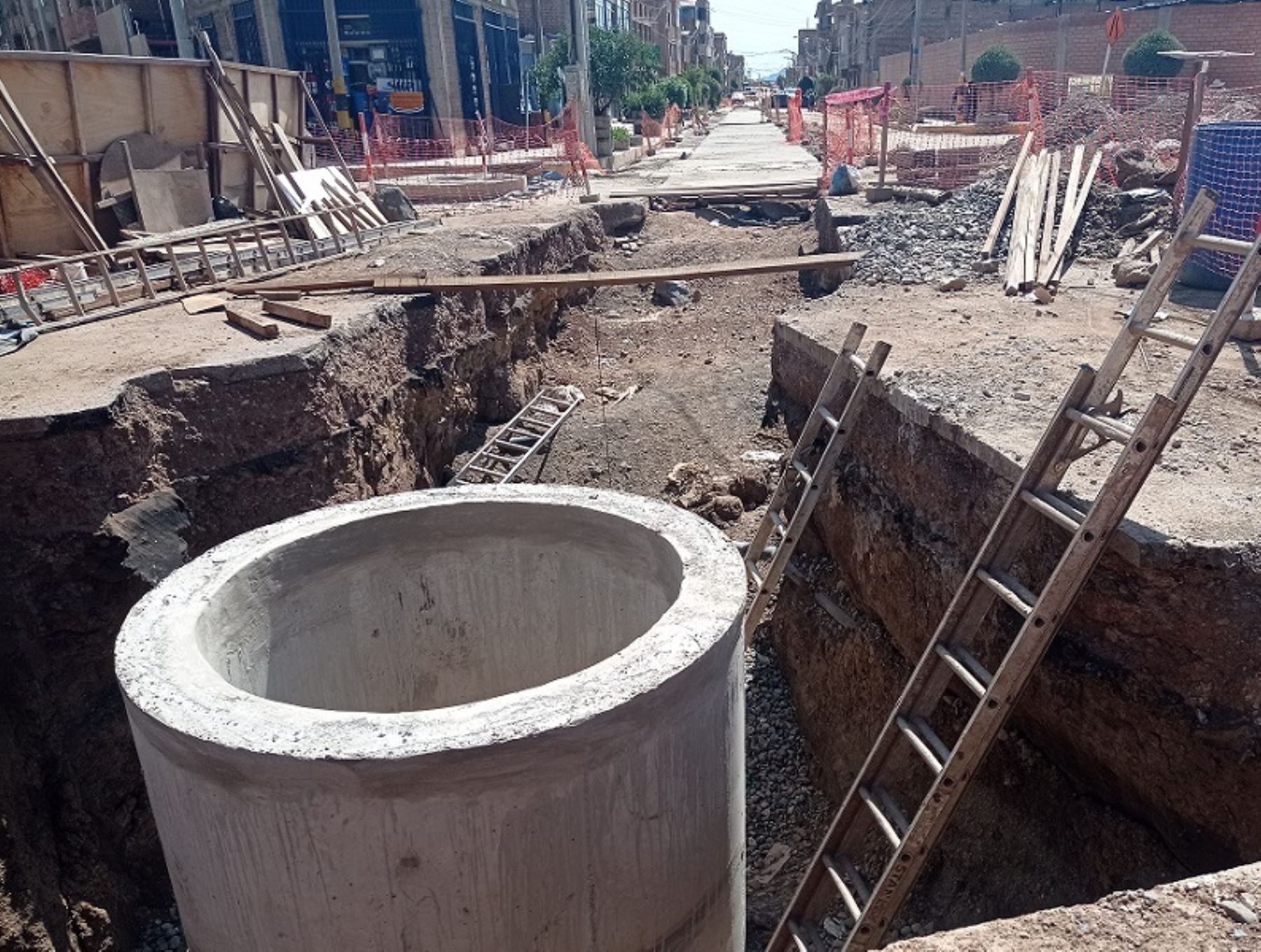 La Contraloría advirtió que las obras de construcción de colectores del proyecto PTAR Titicaca, región Puno, tienen retraso de más de 71 %. ANDINA/Difusión