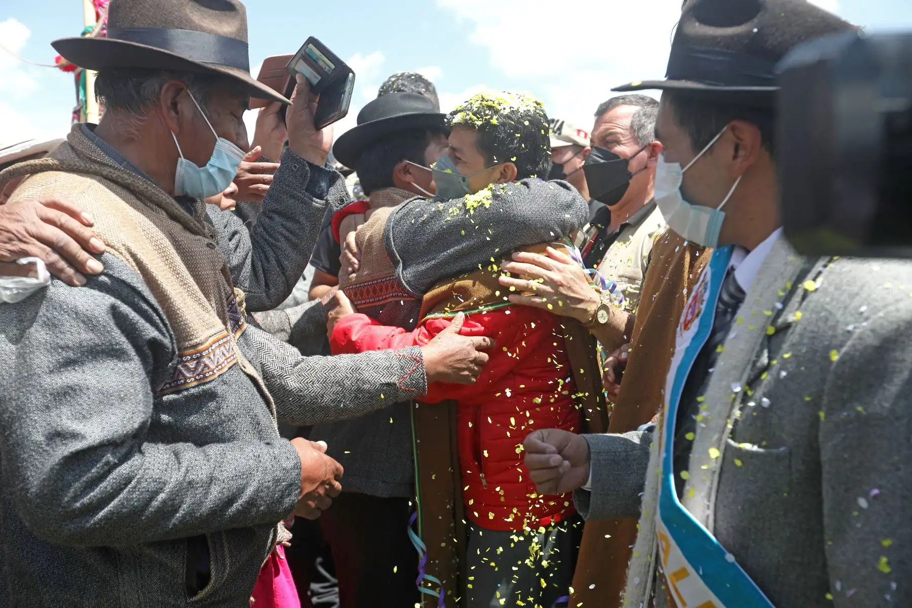 Mandatario Pedro Castillo participa en la entrega de 45 cobertizos para ganado en el distrito de Pichacani, provincia de Puno. Foto: ANDINA/Prensa Presidencia