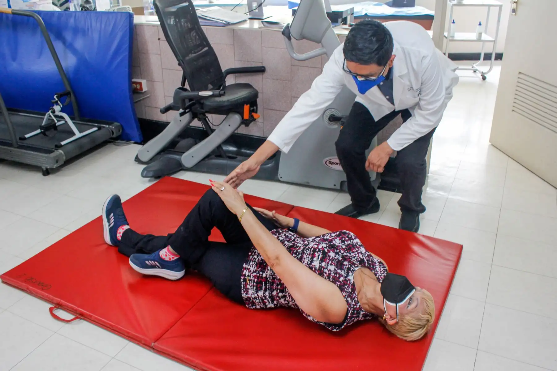 EsSalud advierte del peligro de caídas en adultos mayores. Foto: Cortesía/ Andina