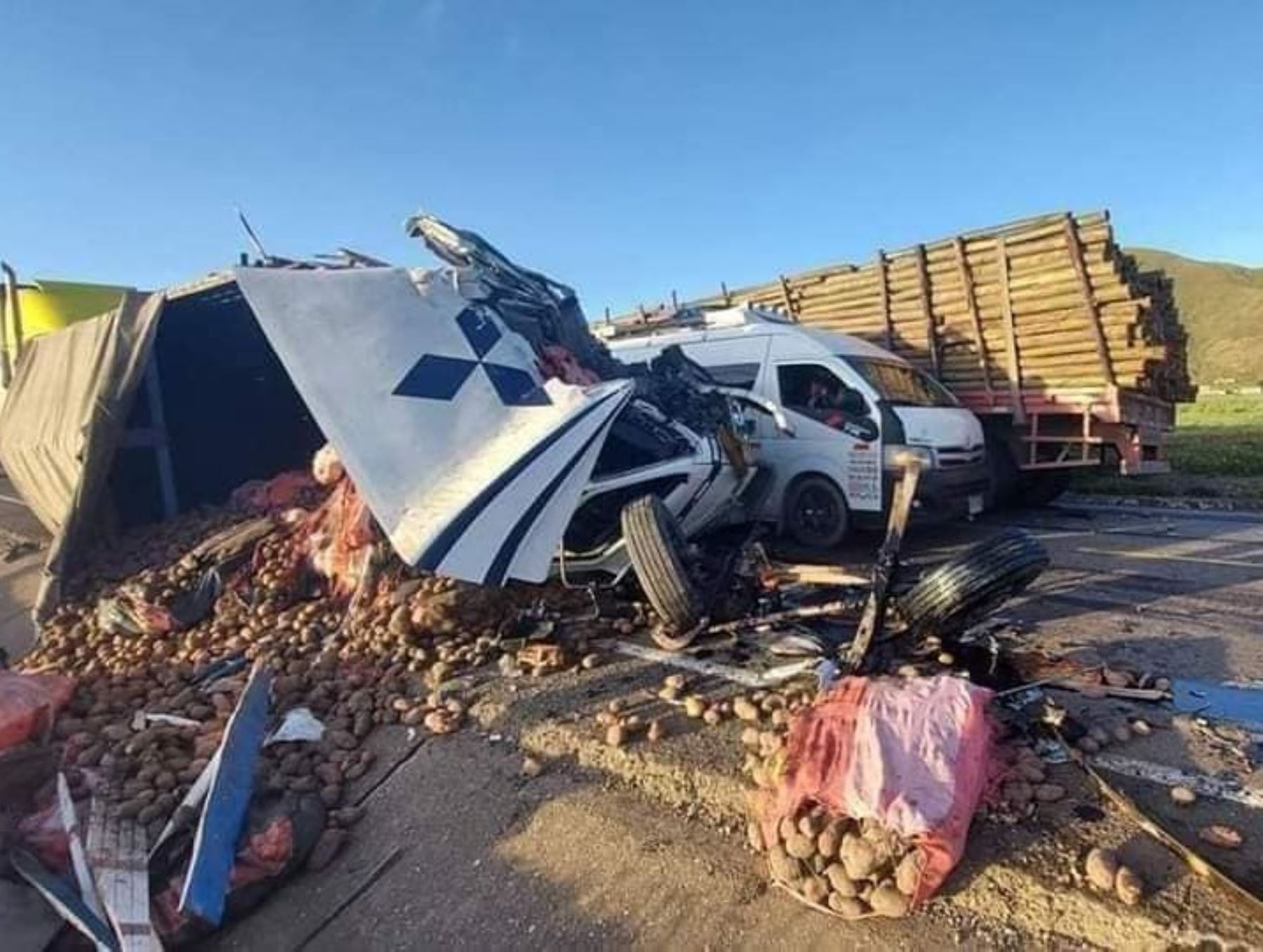Una persona murió tras el choque frontal entre un tráiler y un camión en la carretera Juliaca-Ayaviri, región Puno. Foto: ANDINA/difusión.