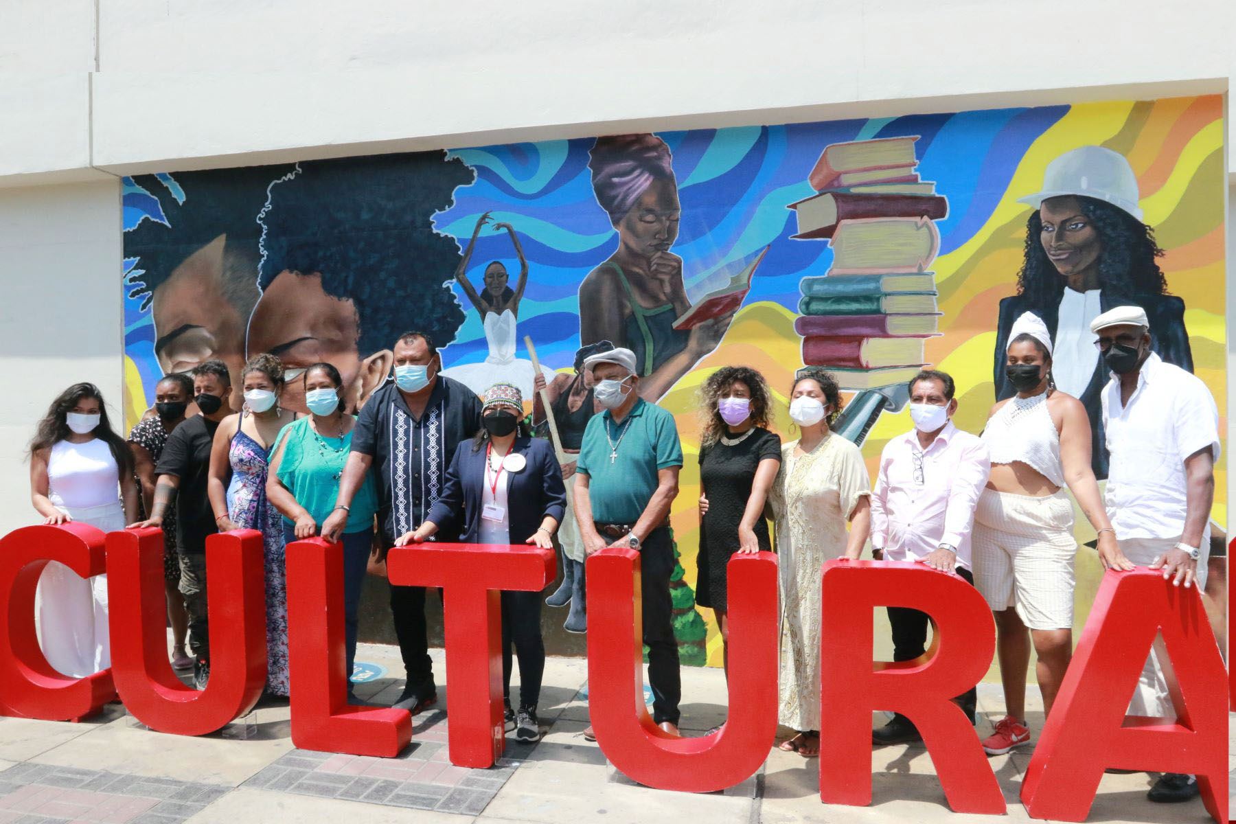 La obra del artista afroperuano, Franco Ludeña Pérez, forma parte de una serie de murales pintados en los exteriores del Ministerio de Cultura. Foto: ANDINA/Héctor Vinces.