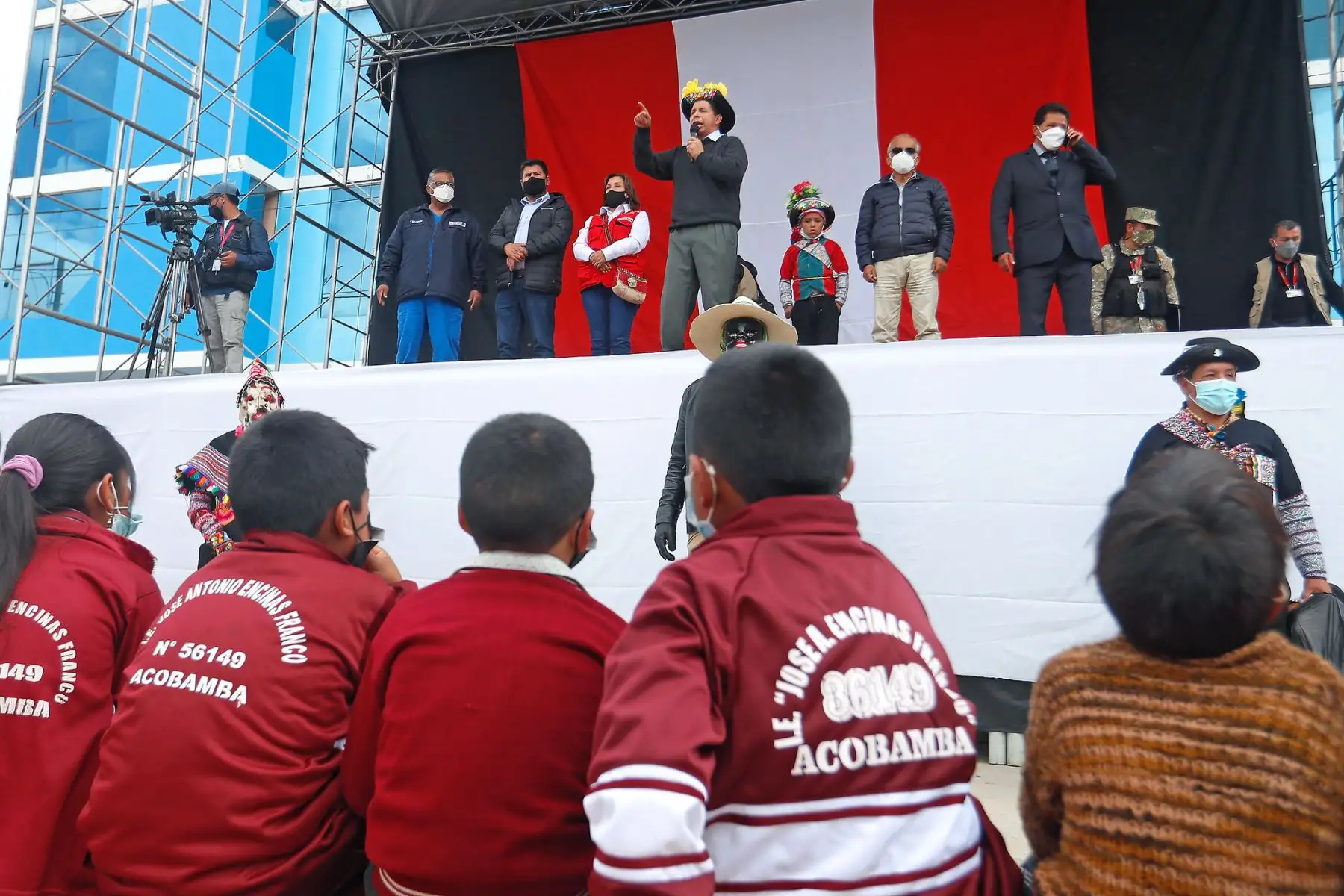 Presidente Pedro Castillo, sostiene encuentro con la población de Acobamba en la plaza de Armas de esta provincia de la región Huancavelica.
Foto: ANDINA/Prensa Presidencia