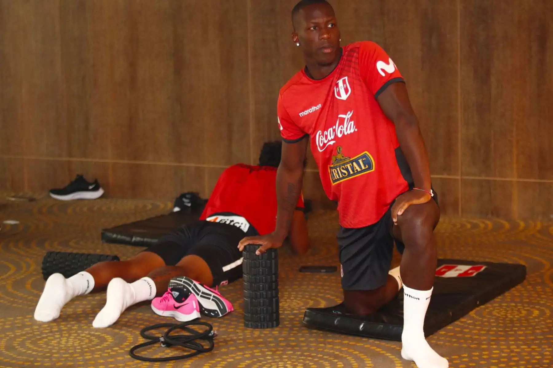 La selección peruana finalizó sus entrenamientos en la Videna, luego de la derrota sufrida el último jueves contra Uruguay, y así planificar el trabajo de cara al partido definitorio contra Paraguay. En la foto el jugador Luis Advíncula.
Foto: Selección Peruana