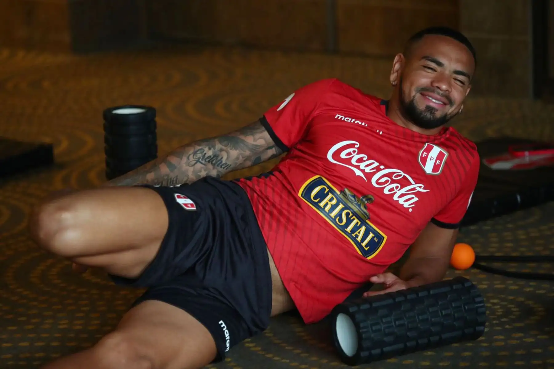 La selección peruana finalizó sus entrenamientos en la Videna, luego de la derrota sufrida el último jueves contra Uruguay, y así planificar el trabajo de cara al partido definitorio contra Paraguay. En la foto el jugador Alexander Callens.
Foto: Selección Peruana