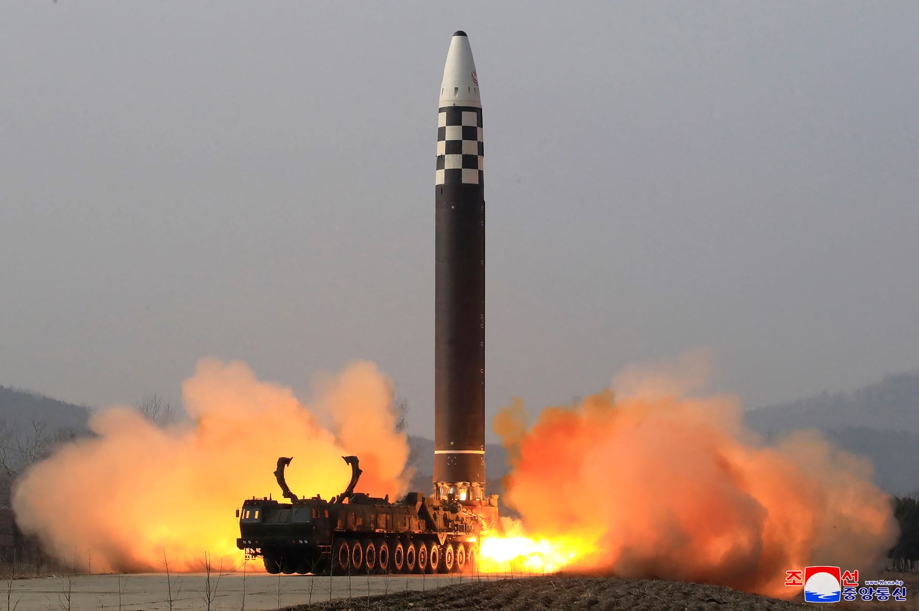 Lanzamiento de misil desde territorio norcoreano (imagen referencial). Foto: AFP.