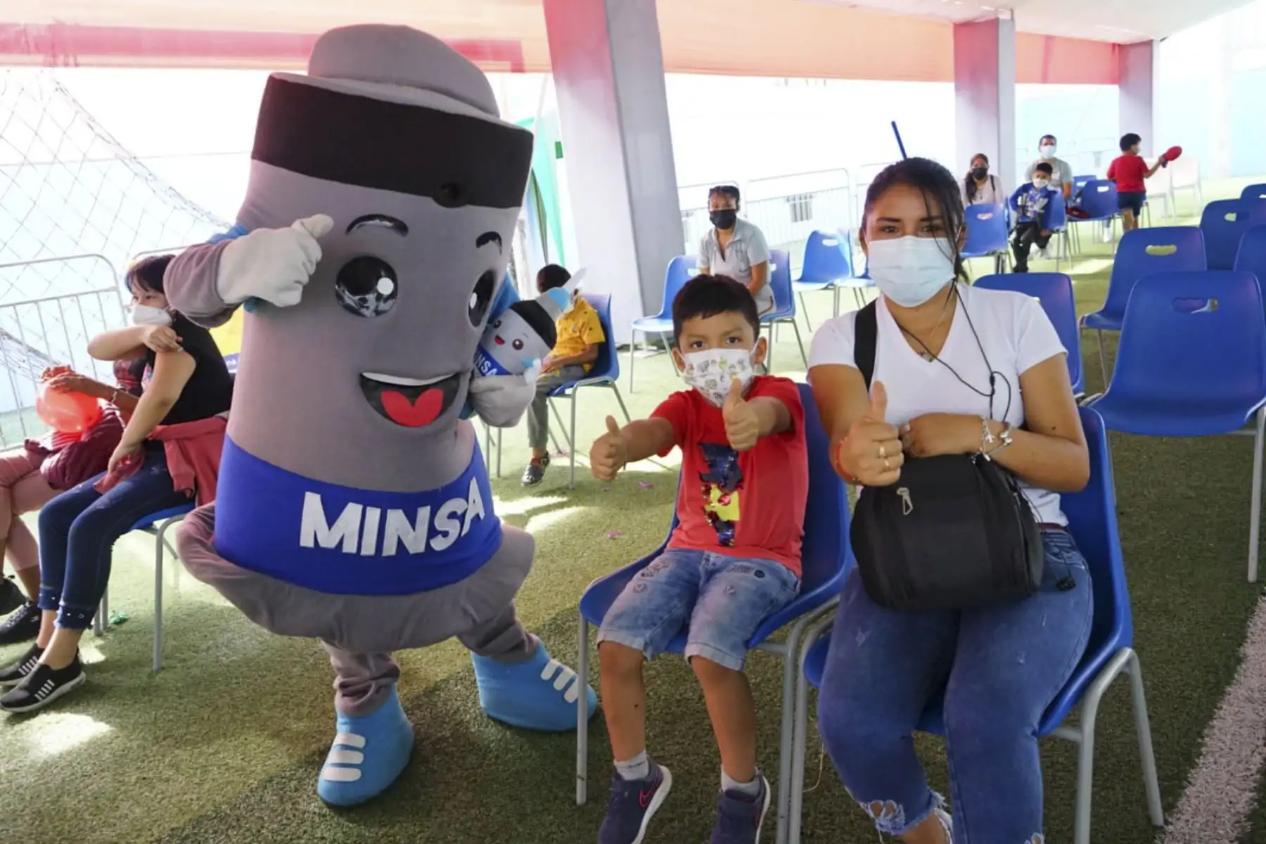 El ministerio de Salud, a través de la DIRIS Lima Este, lanza la estrategia “Me vacuno Perú, completa tus dosis”, para hacer frente a un eventual incremento de nuevos casos covid-19. Foto: ANDINA/Minsa