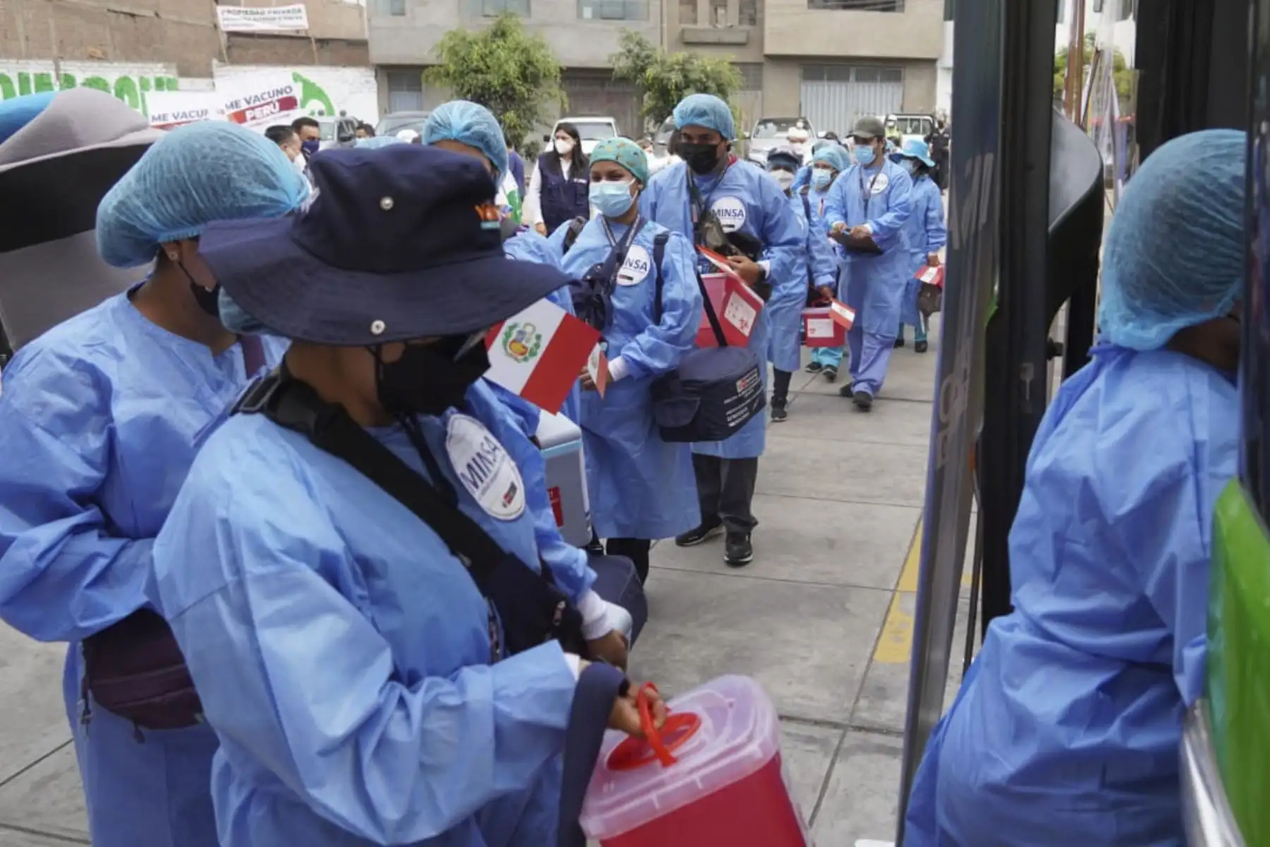 El ministerio de Salud, a través de la DIRIS Lima Este, lanza la estrategia “Me vacuno Perú, completa tus dosis”, para hacer frente a un eventual incremento de nuevos casos covid-19. Foto: ANDINA/Minsa