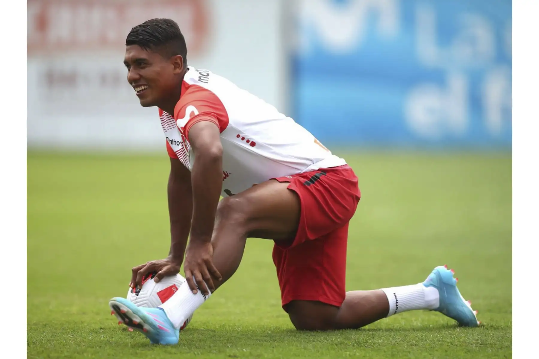 Raziel García de la Selección peruana realiza con sus entrenamientos y se alista para enfrentar a Paraguay este martes, en el Estadio Nacional, por las Eliminatorias rumbo a Qatar 2022. Foto. Foto: FPF
