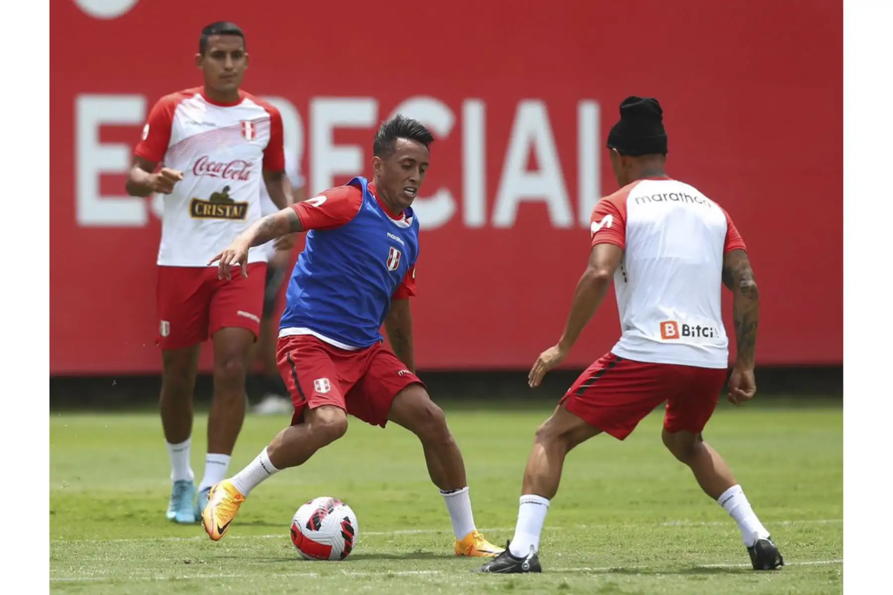 Christian Cueva de la Selección peruana realiza con sus entrenamientos y se alista para enfrentar a Paraguay este martes, en el Estadio Nacional, por las Eliminatorias rumbo a Qatar 2022. Foto. Foto: FPF