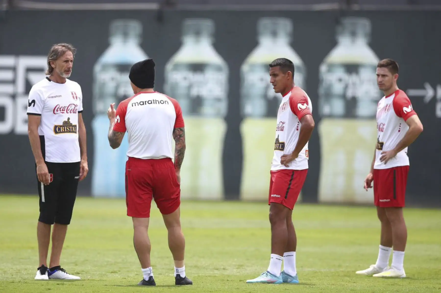 Ricardo Gareca, DT de la Selección peruana dirige los enfrenamientos para enfrentar a Paraguay este martes, en el Estadio Nacional, por las Eliminatorias rumbo a Qatar 2022. Foto. Foto: FPF