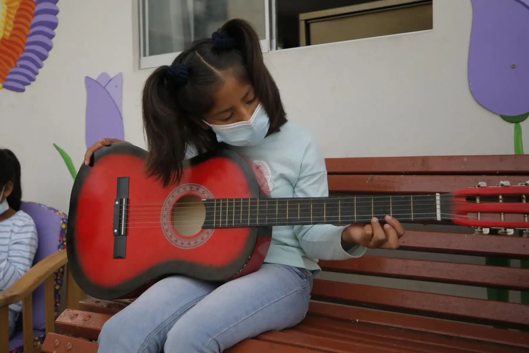 La ministra de la Mujer, Diana Miloslavich, participó esta mañana en la campaña “Melodías para soñar" que promueve el Inabif para la donación de instrumentos musicales en favor de las personas que residen en albergues. Foto: ANDINA/MIMP
