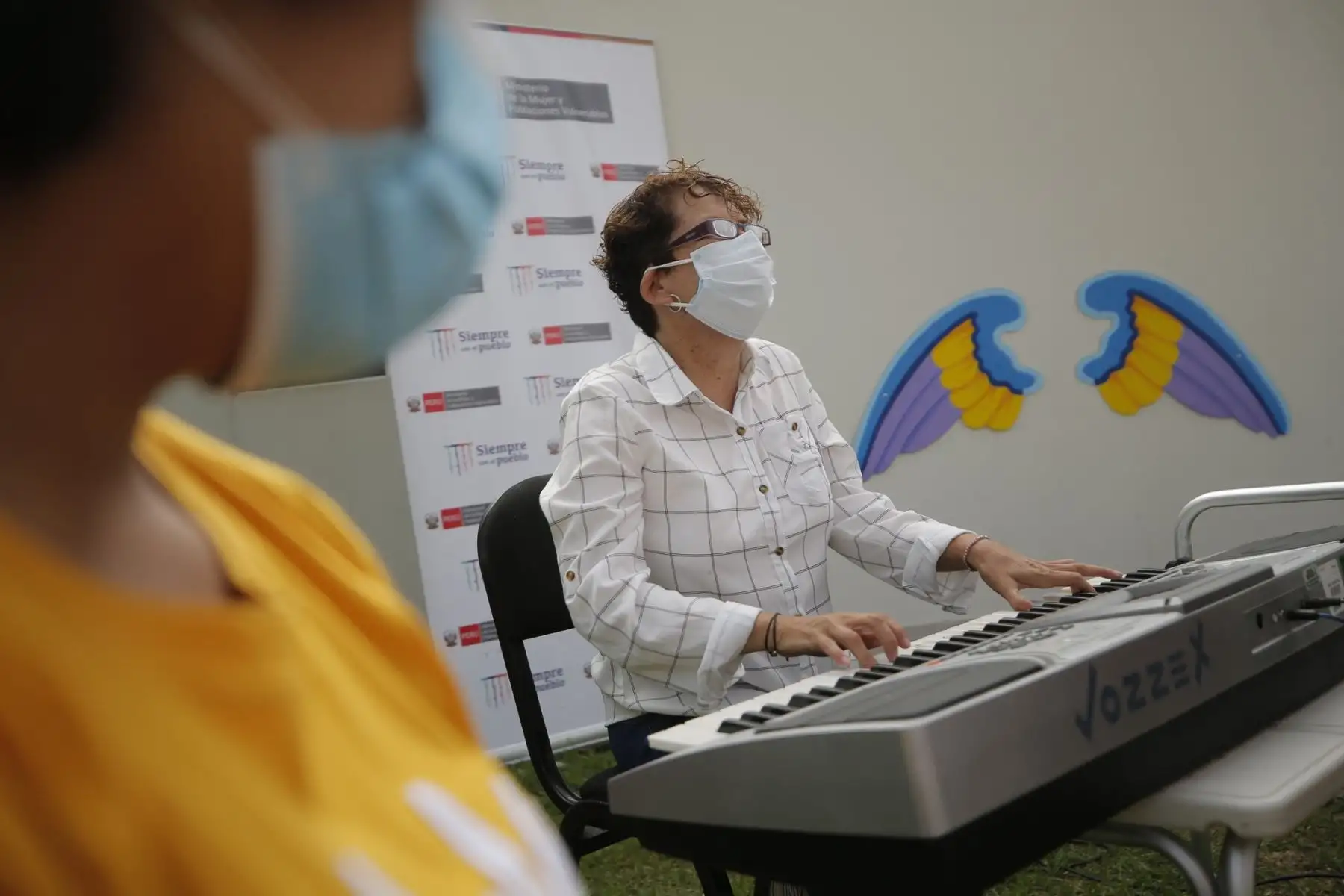 La ministra de la Mujer, Diana Miloslavich, participó esta mañana en la campaña “Melodías para soñar" que promueve el Inabif para la donación de instrumentos musicales en favor de las personas que residen en albergues. Foto: ANDINA/MIMP