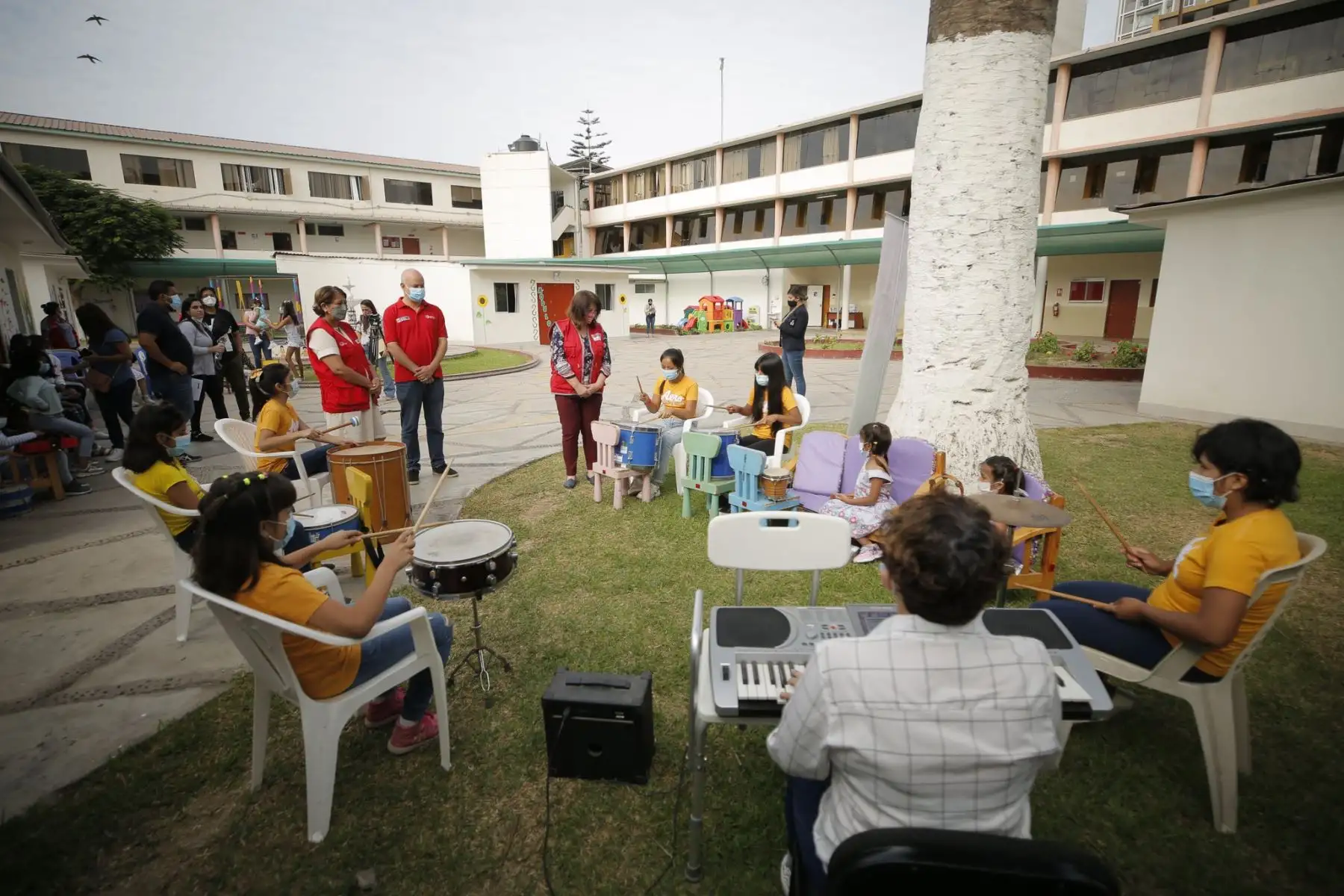 La ministra de la Mujer, Diana Miloslavich, participó esta mañana en la campaña “Melodías para soñar" que promueve el Inabif para la donación de instrumentos musicales en favor de las personas que residen en albergues. Foto: ANDINA/MIMP