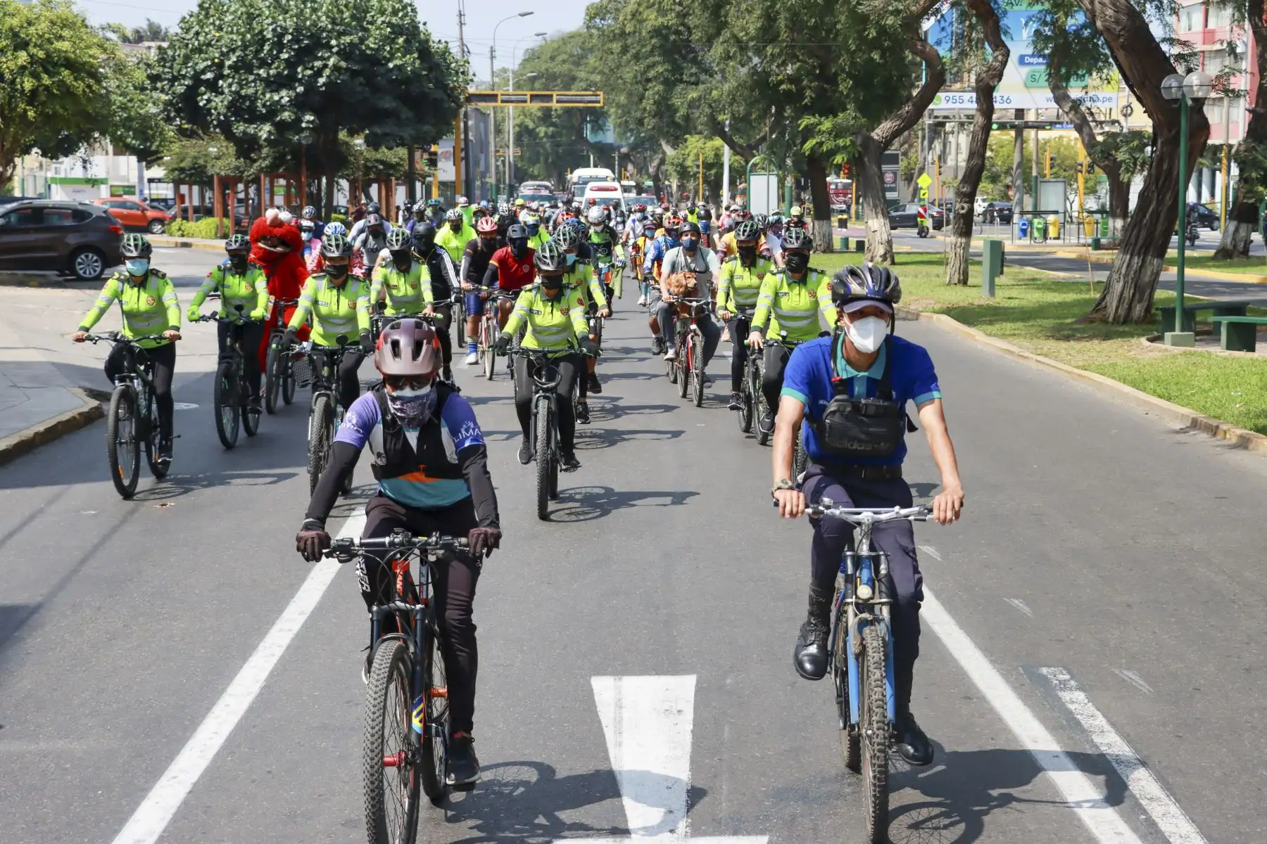 Los participantes fueron guiados por especialistas en transporte no motorizado de la comuna limeña. Además se contó con el apoyo de la Policía, Sisol y el Serenazgo. Foto: ANDINA/MML