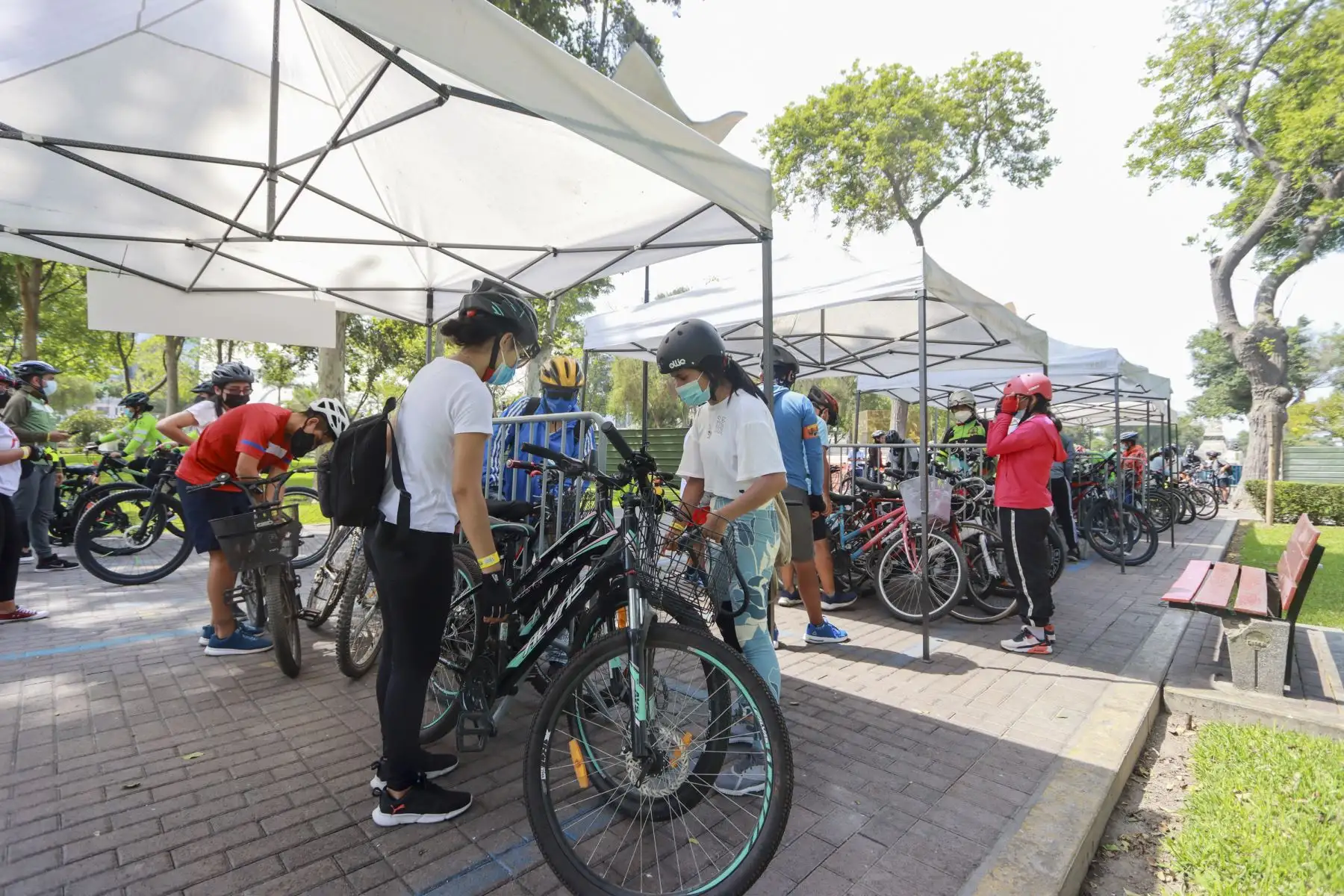 Los participantes fueron guiados por especialistas en transporte no motorizado de la comuna limeña. Además se contó con el apoyo de la Policía, Sisol y el Serenazgo. Foto: ANDINA/MML