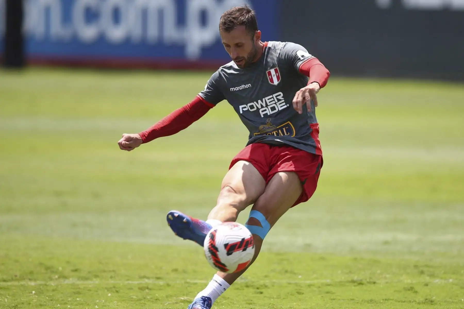 Perú buscará el triunfo ante la selección ‘albirroja’ para quedarse con el quinto lugar de las Clasificatorias Sudamericanas, que le permita disputar el repechaje rumbo al Mundial 2022. Foto: FPF