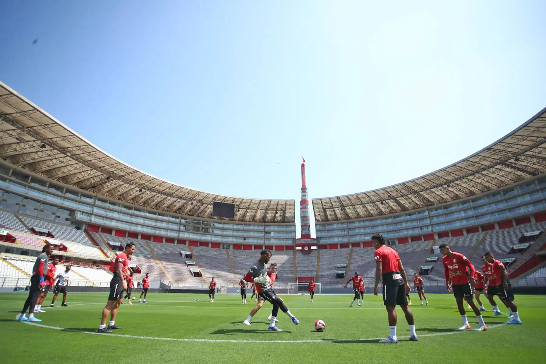 Selección peruana entrena en el Estadio Nacional a un día del encuentro ante la selección de Paraguay. Foto: ANDINA/FPF