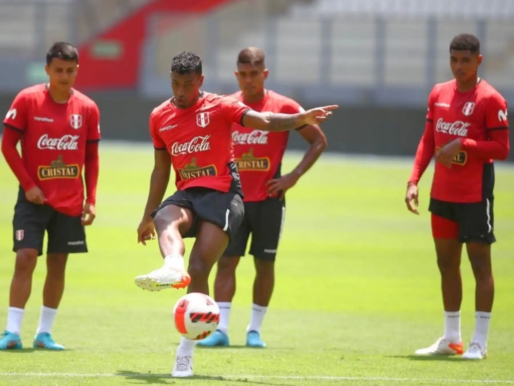 Selección peruana entrena en el Estadio Nacional, para el partido ante Paraguay.  Foto: ANDINA/FPF