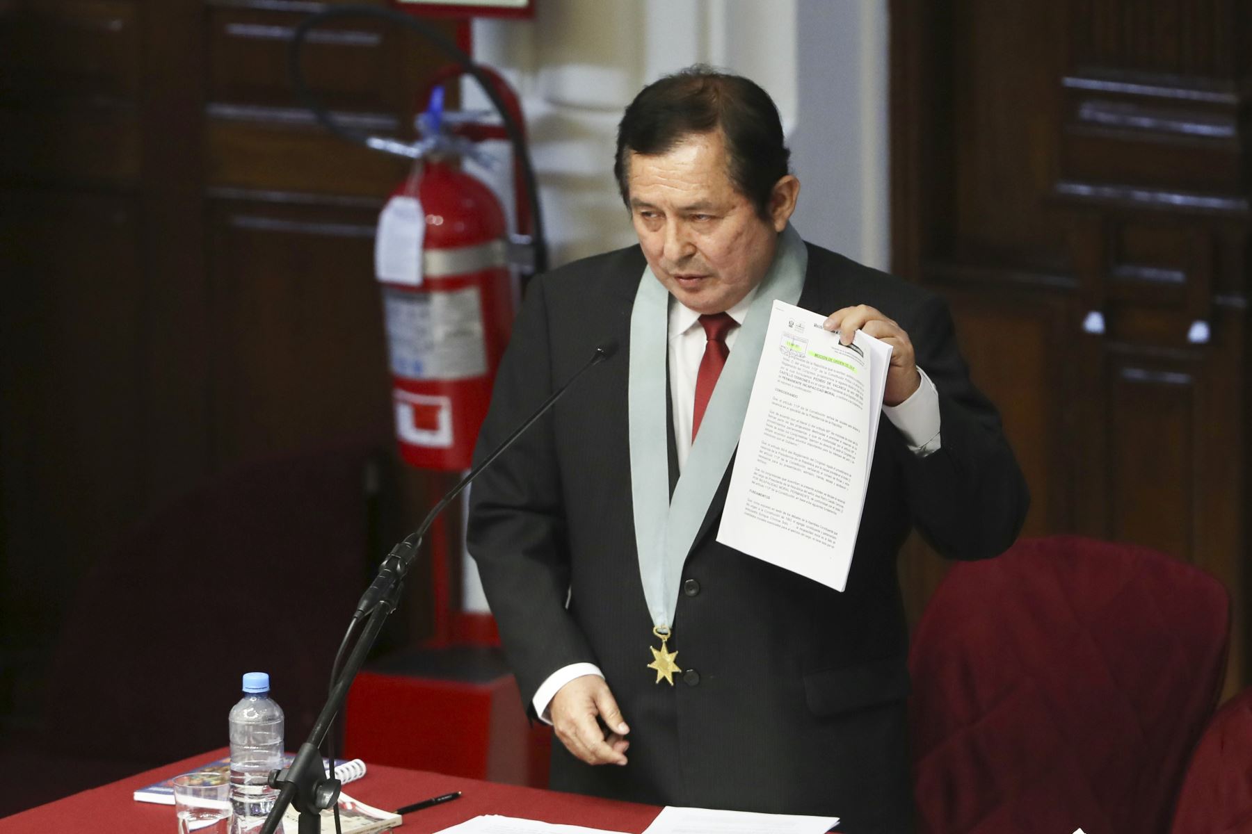 Abogado, José Palomino Manchego, sustenta defensa legal del Presidente de la República ante el pedido de vacancia. Foto: Congreso