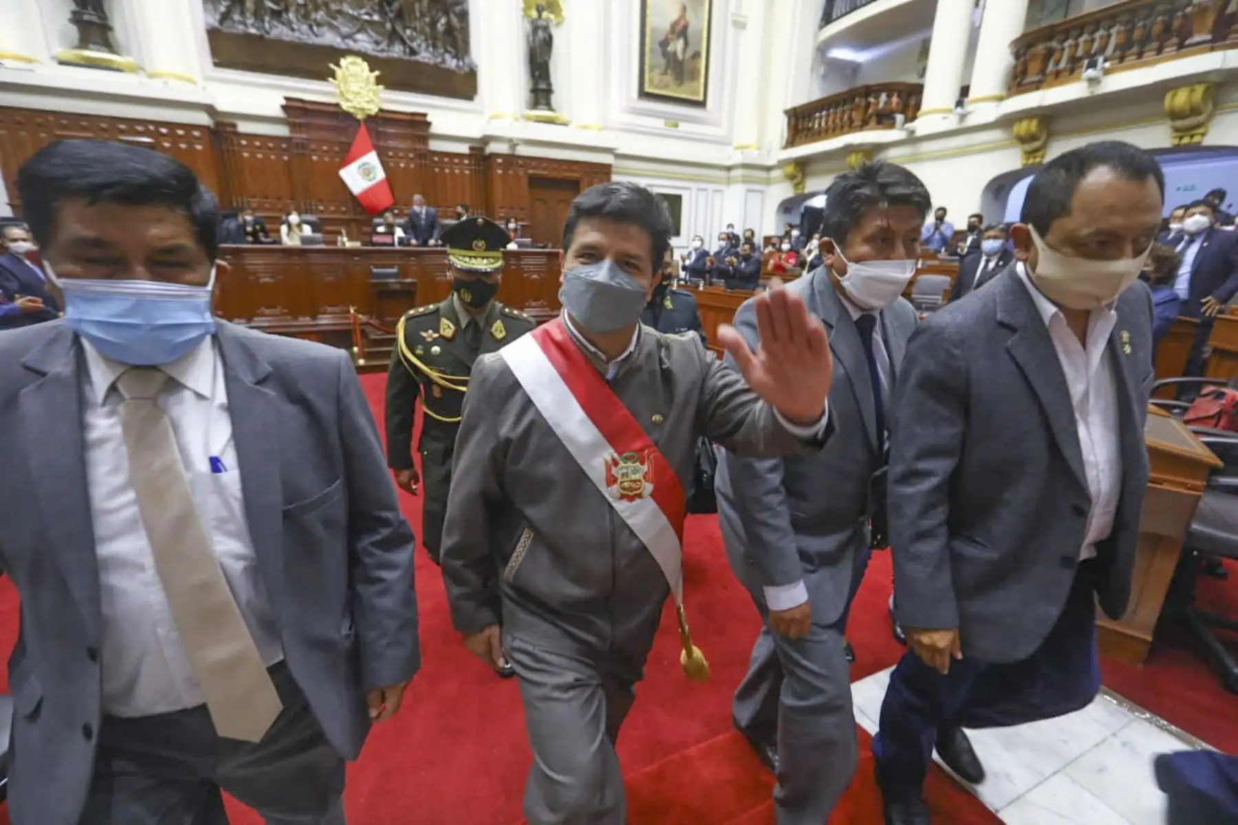 El presidente de la República, Pedro Castillo, se retira del Congreso, ejerció su derecho de defensa en el Pleno del Congreso, donde se debatirá y votará la moción de vacancia. Foto: ANDINA/Congreso