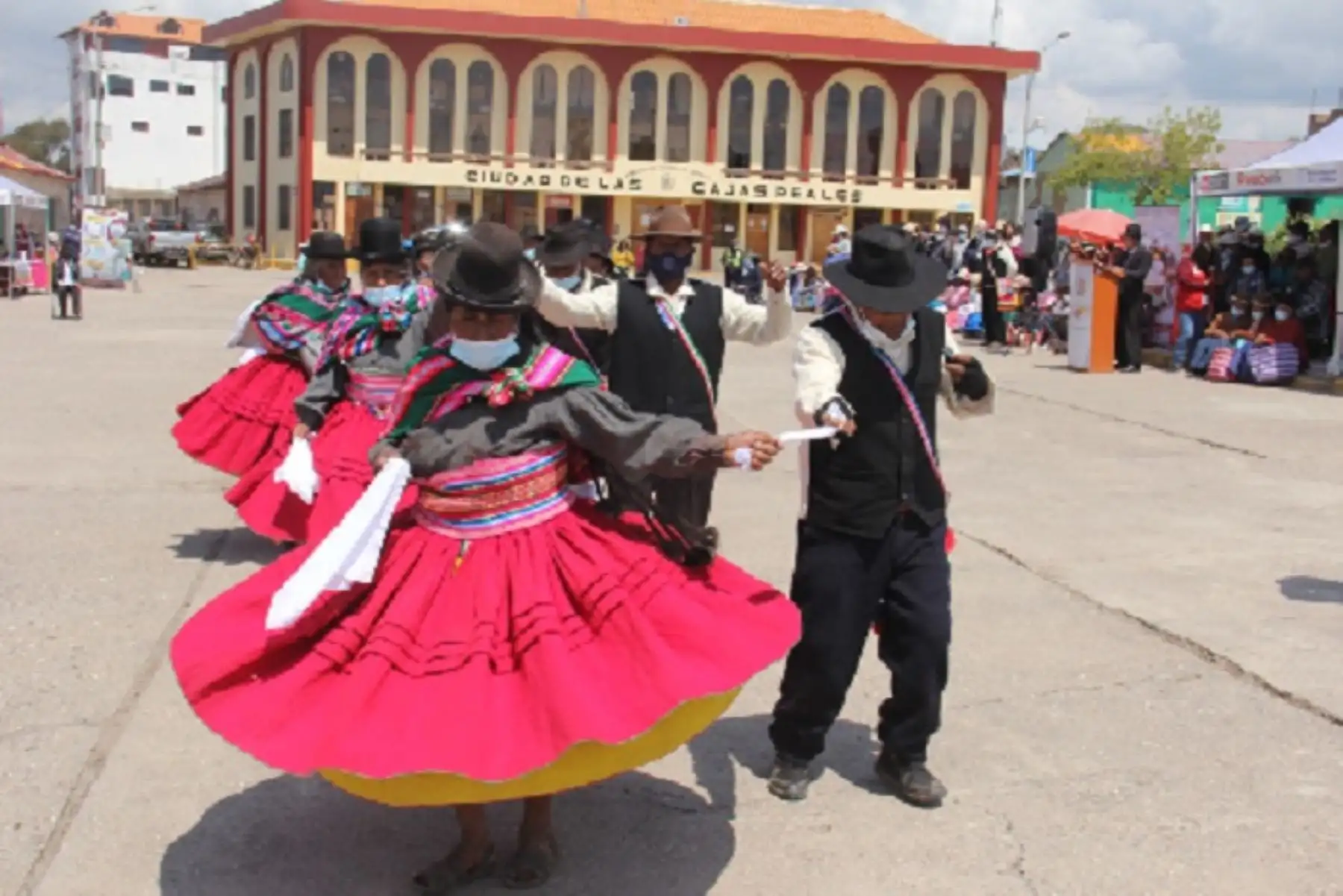 En el Encuentro de Saberes Productivos, adultos mayores demostraron que son guardianes y promotores de conocimientos ancestrales y prácticas tradicionales.