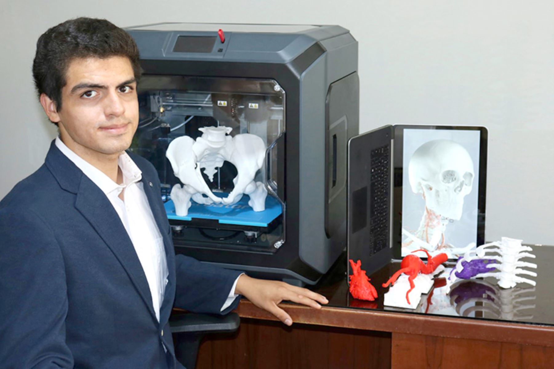 José Luis Cáceres, futuro ingeniero biomédico peruano y cofundador de MED 3D.